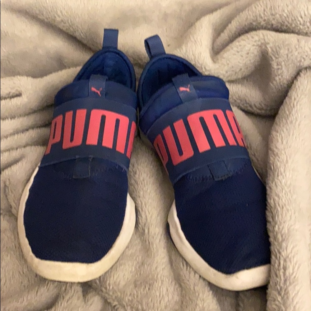Size 5.5 size women’s puma sneakers gently worn